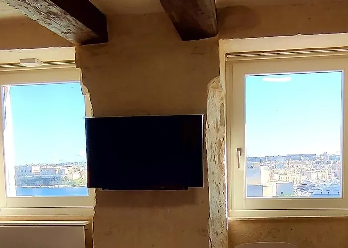 Coast 52 Savynomad Harbour Residences Wow Views 펜션 발레타